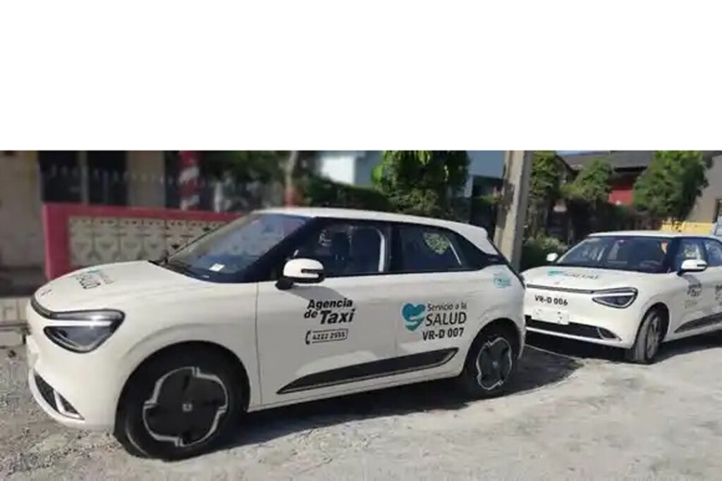 Villa Clara incorpora nuevos autos para hemodiálisis, un servicio básico que la dictadura convierte en propaganda 4 Villa Clara incorpora nuevos autos para hemodiálisis, un servicio básico que la dictadura convierte en propaganda