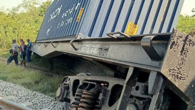 Otro tren descarrilado y un régimen sin encontrar el camino