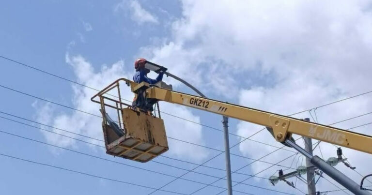 Desaparecen las luminarias fotovoltaicas de varias avenidas de Santiago de Cuba