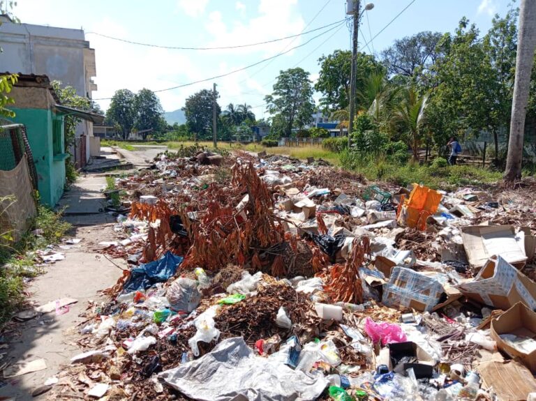 Denuncian grave foco de contaminación junto a un círculo infantil en el reparto pinero Abel Santamaría