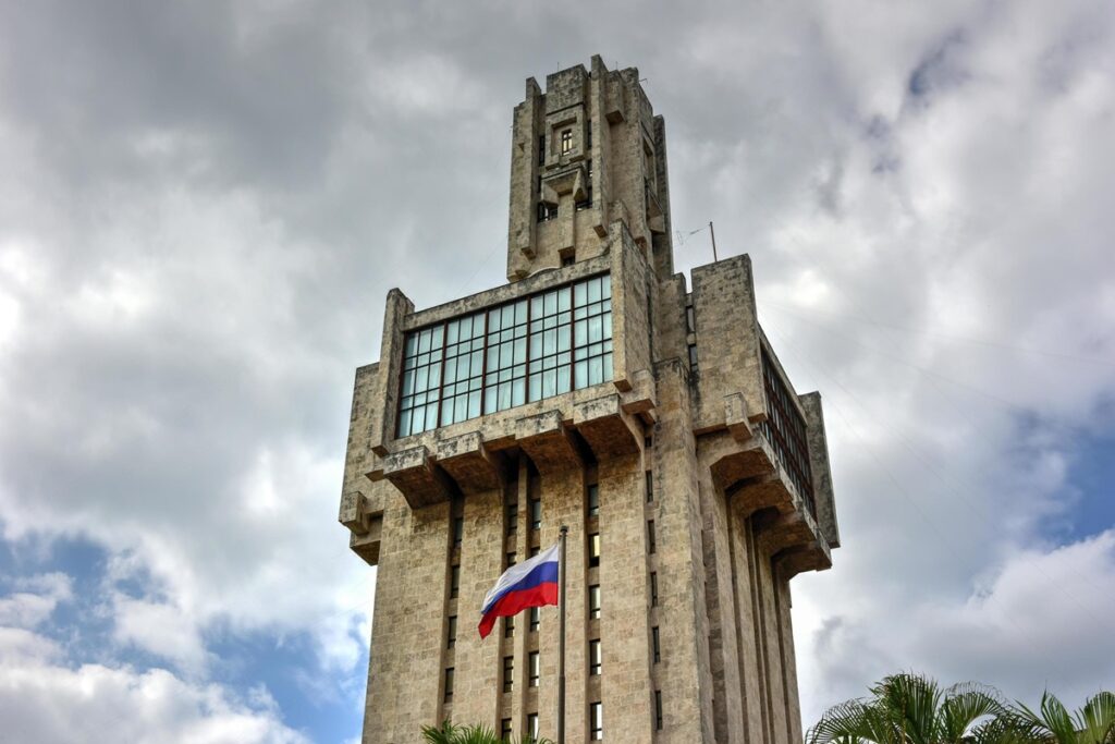 En la foto, edificio de la embajada de Rusia en Cuba