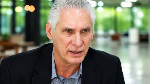 En la foto, Miguel Díaz-Canel durante la entrevista con Mónica Bergamo