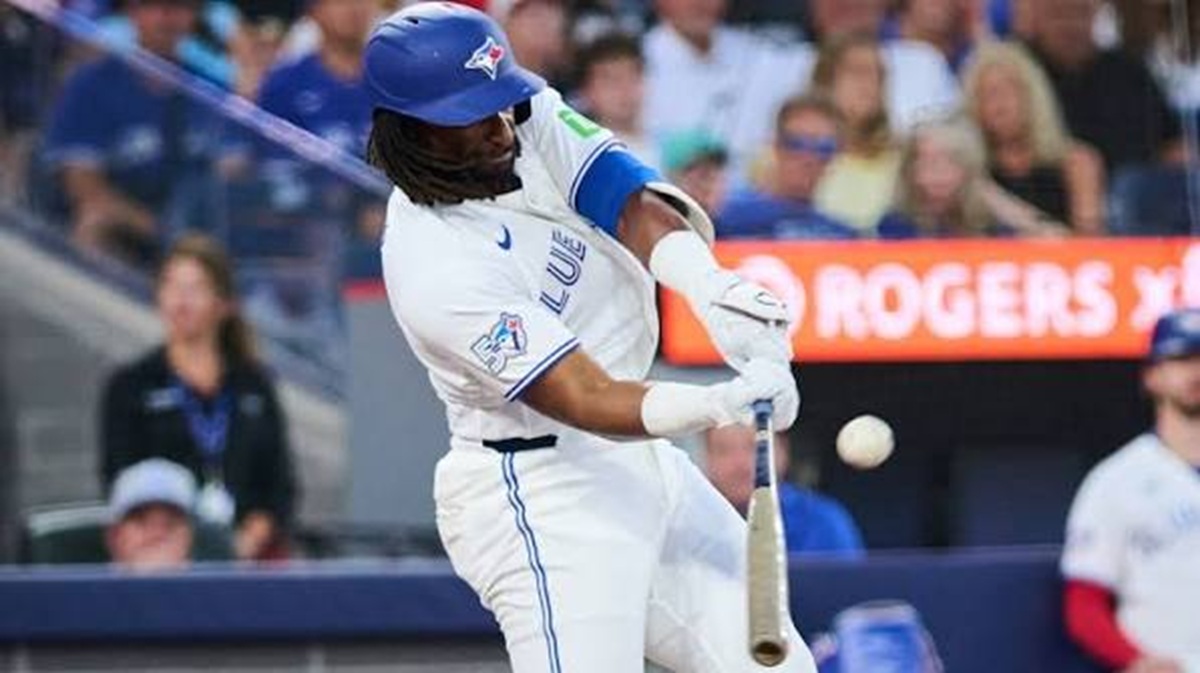Toronto propina tercera derrota consecutiva a Boston 1 En la foto, Charles McAdoo