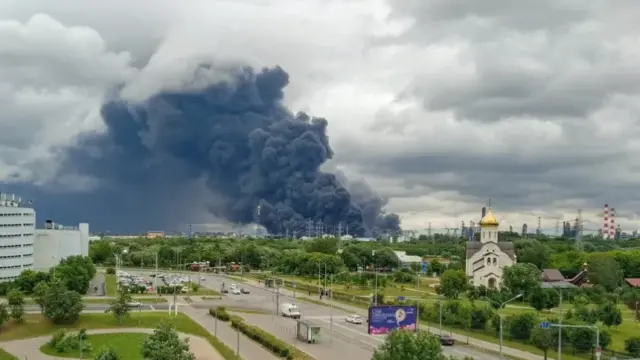 En la foto, Humo tras ataque ucraniano a Rusia