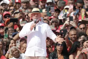 En la foto, el presidente de Brasil, Luiz Inácio Lula da Silva, durante el lanzamiento de campaña para su reelección, en São Bernardo do Campo