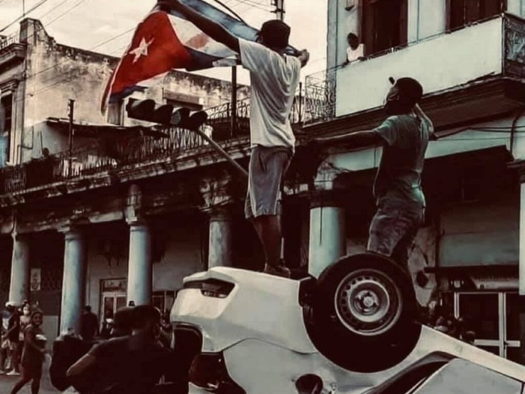 Respuesta de un gusano a una cómplice de la dictadura 2 En la foto, momento de las protestas del 11 de julio de 2021 en Cuba
