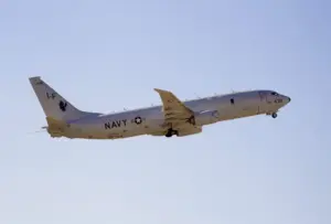 En la foto, un avión Boeing P-8 Poseidon de la Armada estadounidense en vuelo