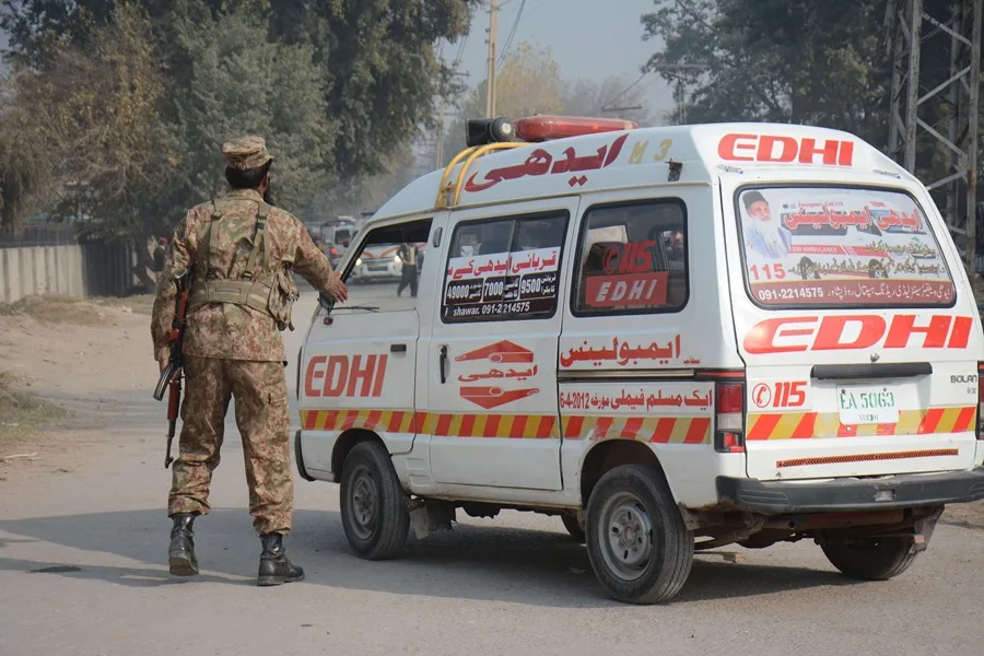 En la foto, imagen de archivo de una ambulancia en Pakistán