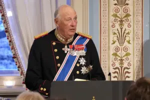 En la foto, el rey de Noruega Harald V a los 89 años