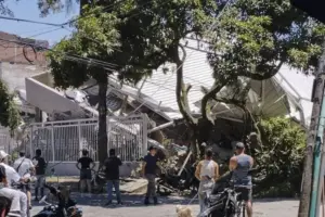 En la foto, uno de los numerosos edificios destrozados por el terremoto en la ciudad de Cali