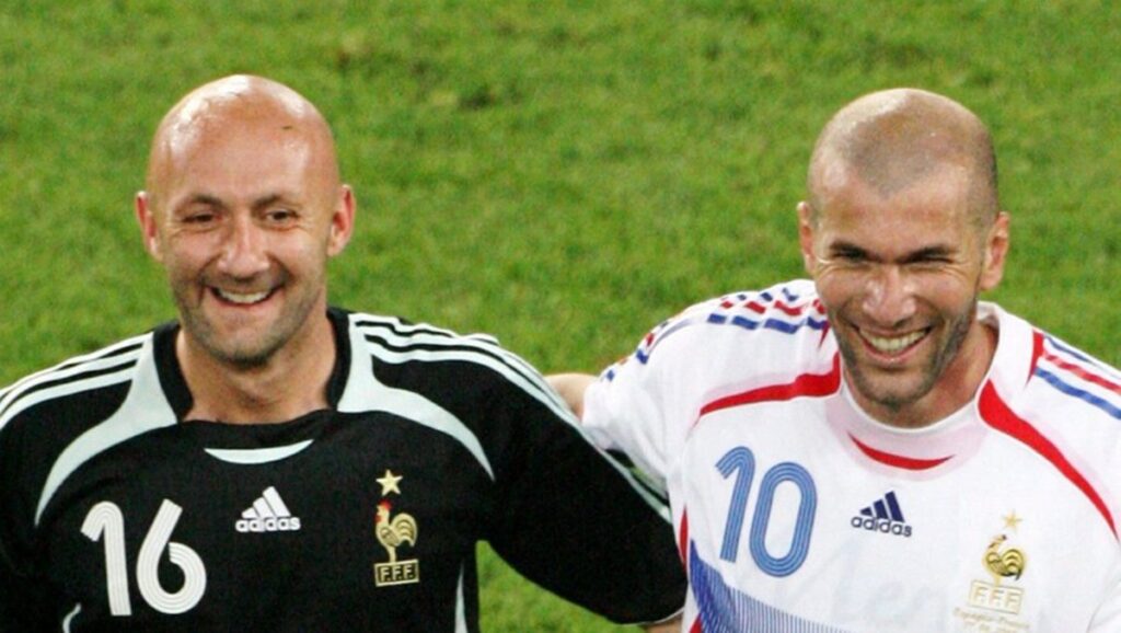 En la foto, Zidane y Barthez