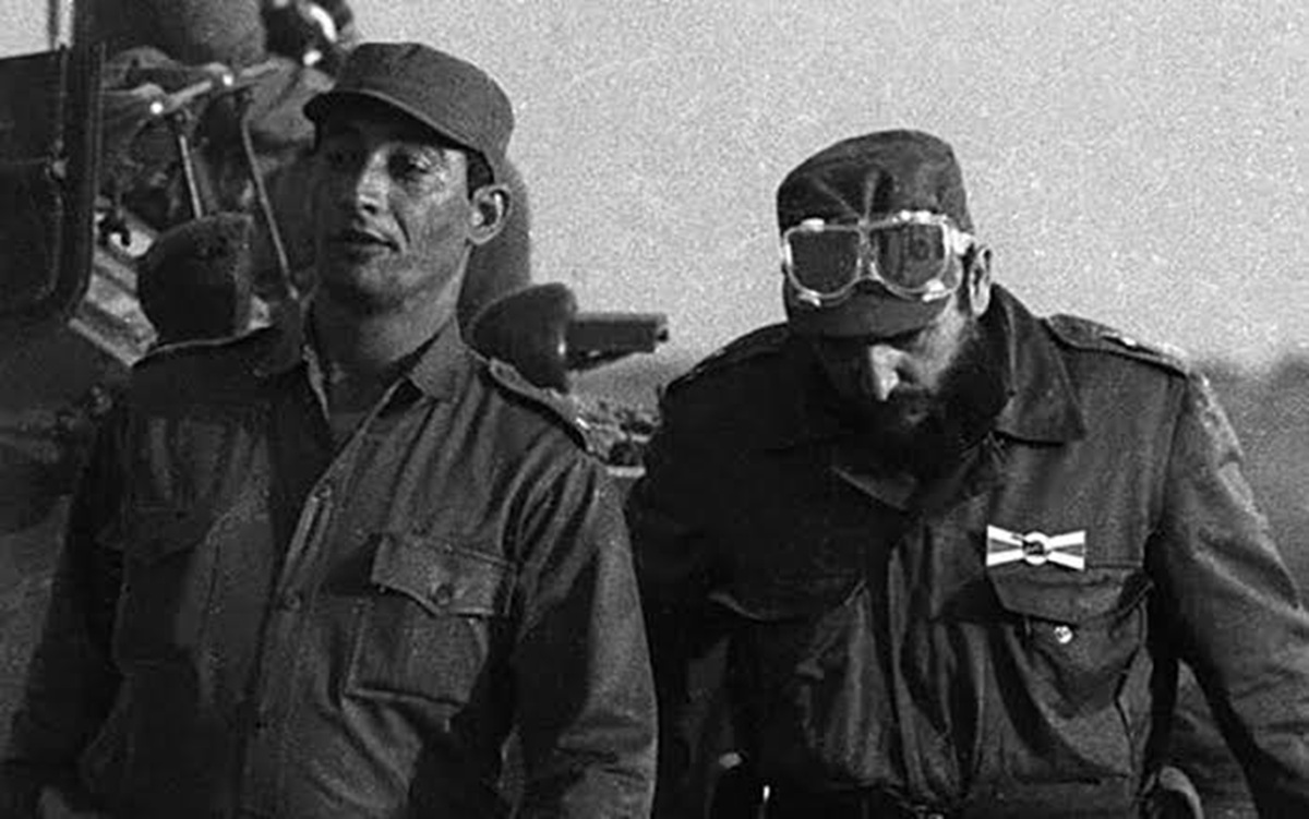 Mientras Tim tiene, Tim vale, si Tim no tiene, ni Tim-v(b)ale… 1 En la foto, el general Arnaldo Ochoa Y Fidel Castro