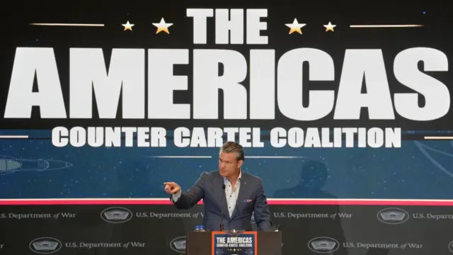 En la foto, El secretario de Defensa de Estados Unidos, Pete Hegseth, durante el foro de la Coalición de las Américas Contra los Cárteles, el miércoles 12 de agosto de 2026, en Ciudad de Panamá