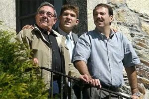 En la foto, Raúl Castro, el hijo y el nieto
