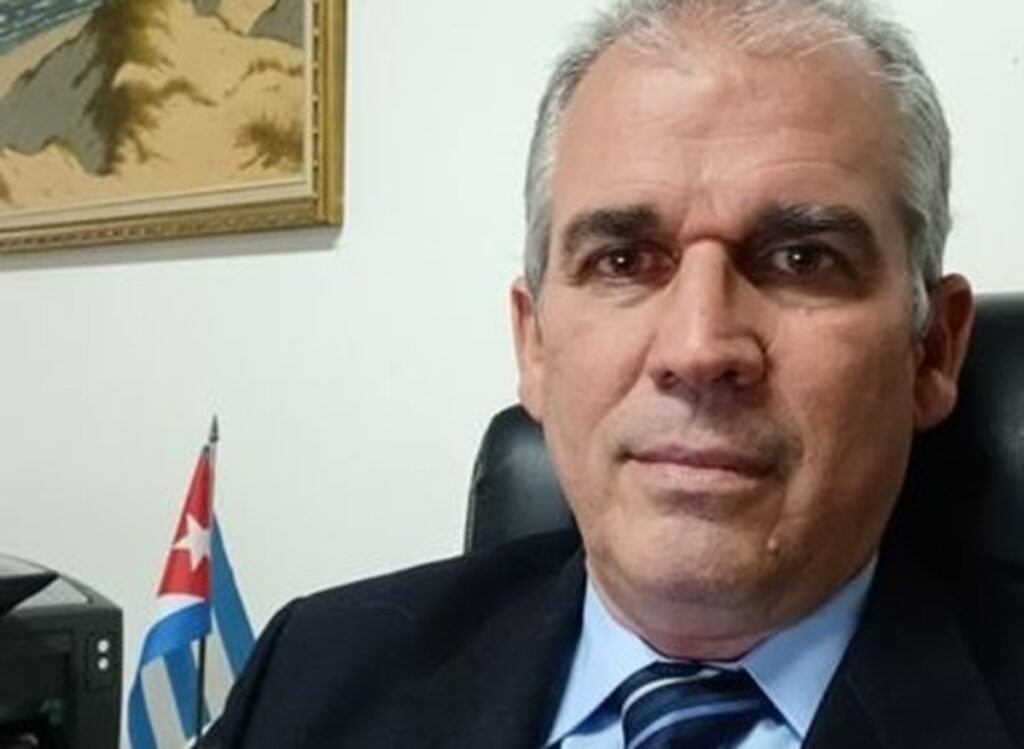 El pedido desesperado de un país muerto 2 En la foto, el embajador cubano en Rusia, Enrique Orta González