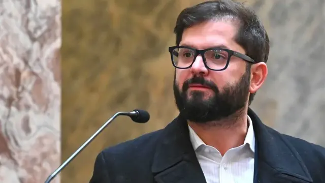 En la foto, El expresidente de Chile Gabriel Boric durante la apertura del tercer Congreso Panamericano este viernes, en el Palacio Legislativo en Montevideo (Uruguay)