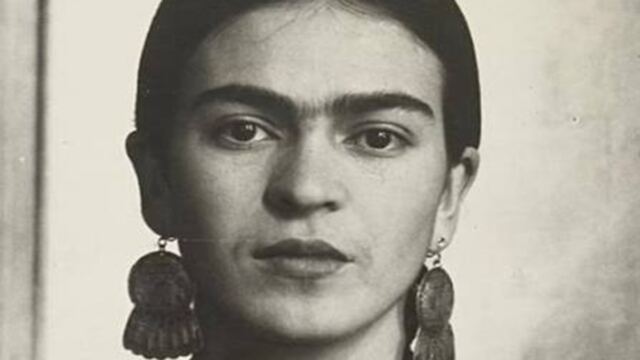 Biografía de Frida Kahlo: La vida entre el dolor y el color 1 En la foto, Frida Kalho