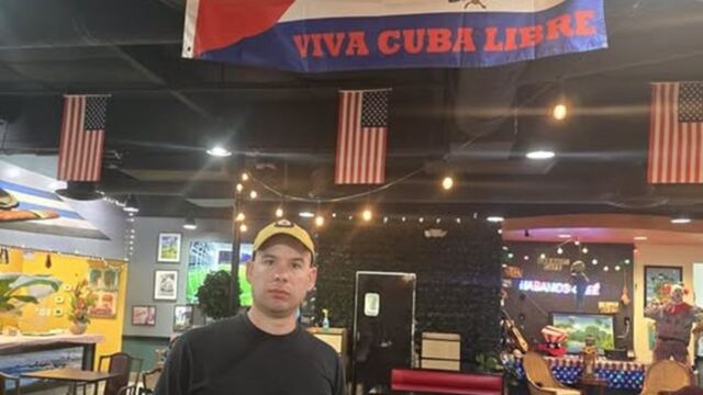 Cuba por encima de todo: lealtades que no se negocian 1 En la foto, ante banderas de Cuba y EEUU