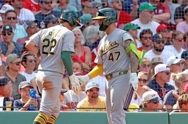 Atléticos gana la serie a Boston tras perder 12 en línea 1 En la foto, jugadores de los Atléticos