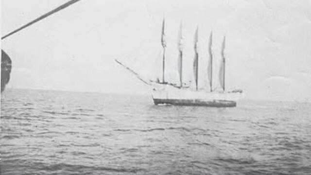 En la foto, la goleta Deering