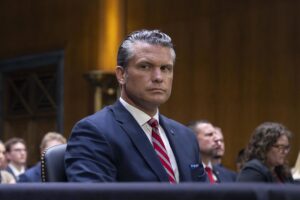 En la foto, Pete Hegseth