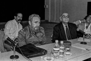 En la foto, Fidel Castro y José Saramago