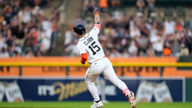 En la foto, Max Clark recorre las bases tras pegar jonrón