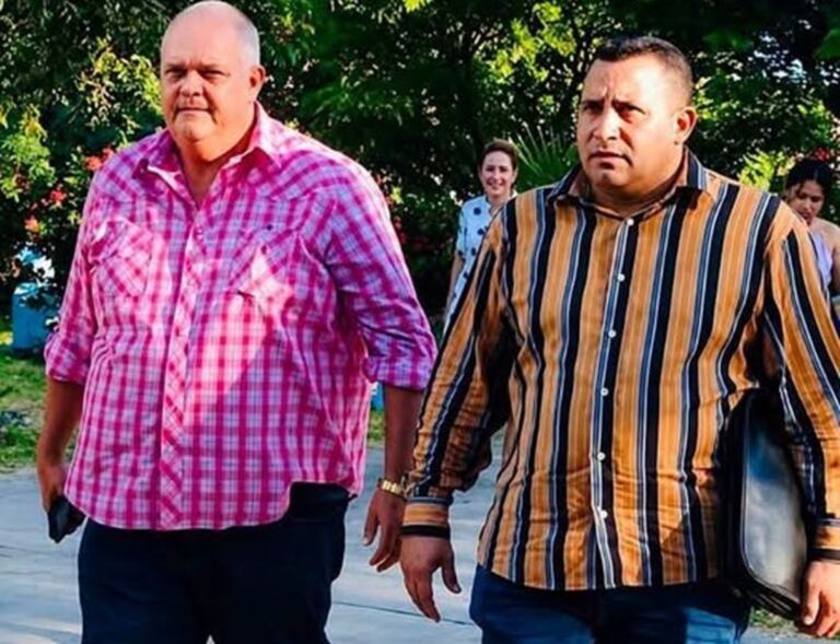 En la foto, dos dirigentes tuneros