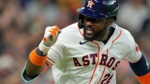 En la foto, jugador de los Astros celebra