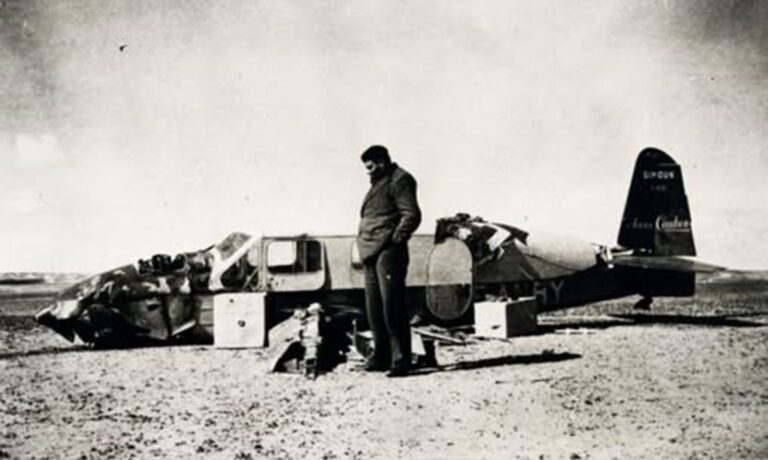 En la foto, Antoine de Saint-Exupéry