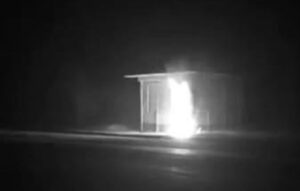 En la foto, punto de control policial incendiado en Palma Soriano
