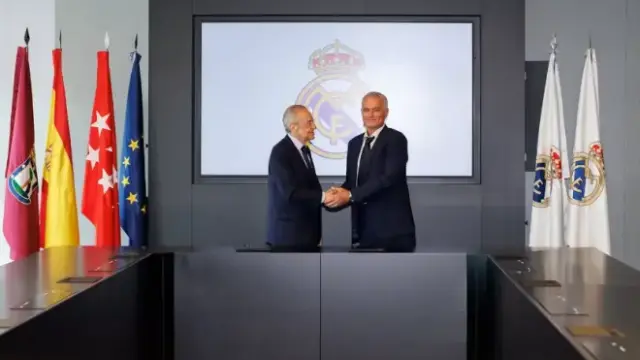En la foto, Florentino Pérez y José Mourinho en la presentación del entrenador del Real Madrid