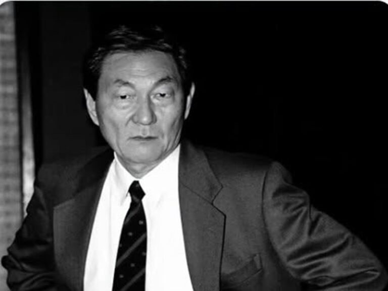 En la foto, Zhu Rongji
