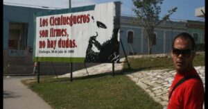 En la foto, el autor en Cienfuegos