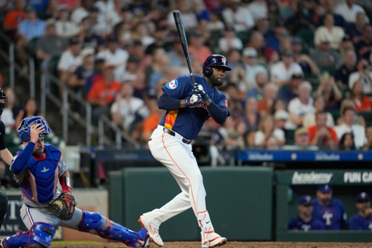 Astros vencen a Rangers de la mano de Yordan Álvarez y barren la serie 1 En la foto, Yordan Álvarez