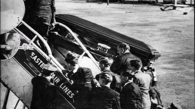 En la foto, el féretro de JF Kennedy