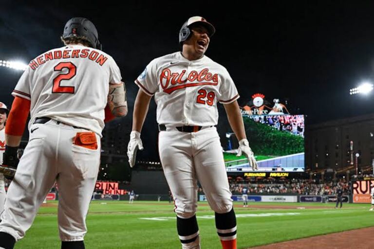 En la foto, Orioles deja al campo a Rays