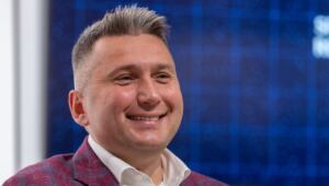 En la foto, el presidente del Comité Olímpico Polaco (PKOl), Radosław Piesiewicz