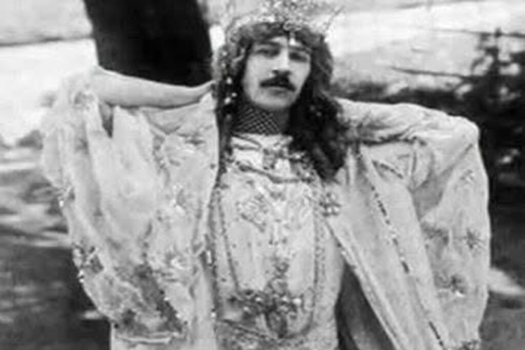 El marqués que se gastó una fortuna en vivir en un escenario 15 En la foto, Henry Cyril Paget