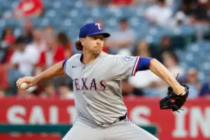 En la foto, El abridor de los Rangers, Jacob deGrom