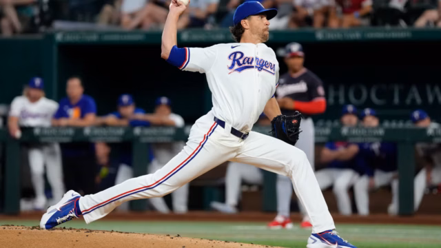 Jacob deGrom llega a 2,000 ponches de por vida y lidera la blanqueada de Rangers sobre Nats 1 En la foto, Jacob deGrom
