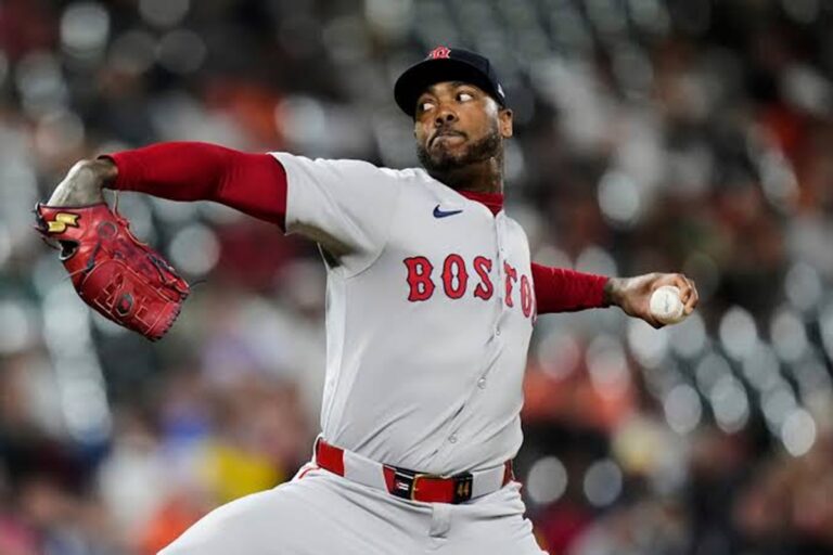 Andruw Monasterio anota la carrera de la victoria para Red Sox 1 En la foto, Aroldis Chapman