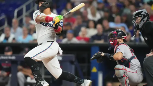 Marlins blanquea a los encendidos Medias Rojas 1 En la foto, Heriberto Hernández