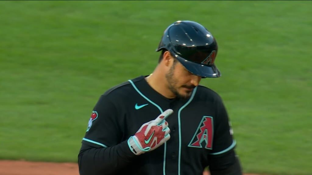 Arenado rompe el empate con sencillo productor y D-backs evita la barrida ante Red Sox 2 En la foto, Nolan Arenado