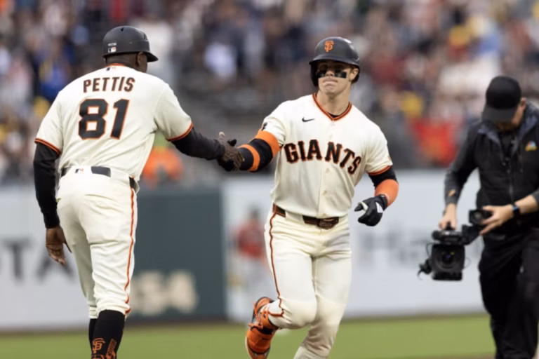 Los Gigantes vencen a D-Backs con jonrón de Drew Gilbert 1 En la foto, Drew Gilbert