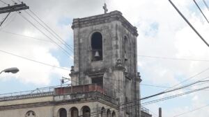 En la foto, campanario de una iglesia en Cuba