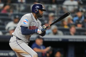 En la foto, Yordan Álvarez se fue de 5-3 y conectó un triple