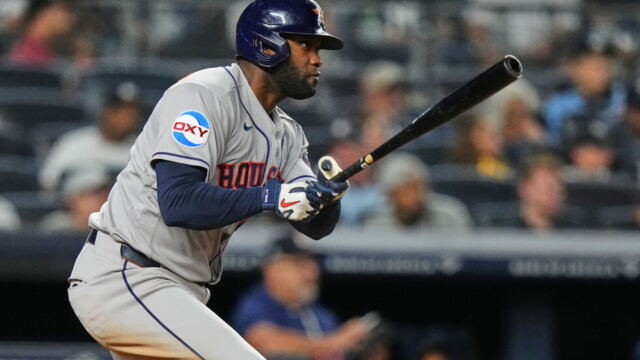 En la foto, Yordan Álvarez se fue de 5-3 y conectó un triple