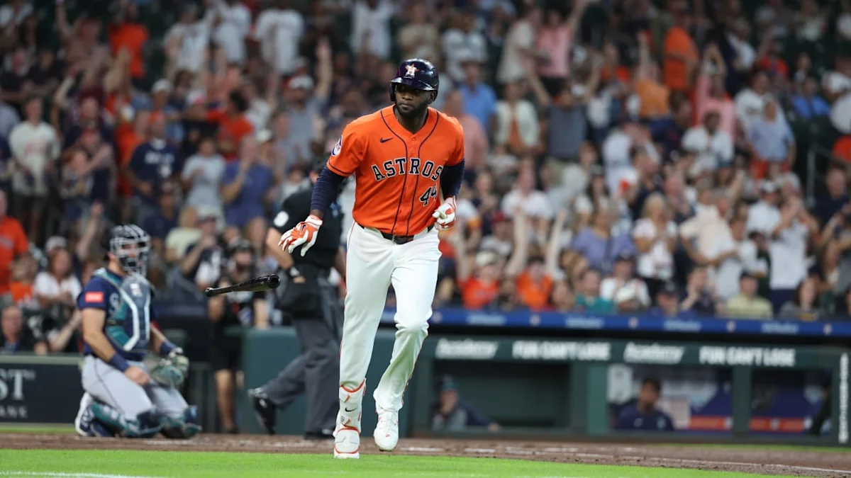 Christian Walker pega jonrón de 3 carreras en la 10ma y Astros deja tendido a Mariners 1 En la foto, Yordan Álvarez
