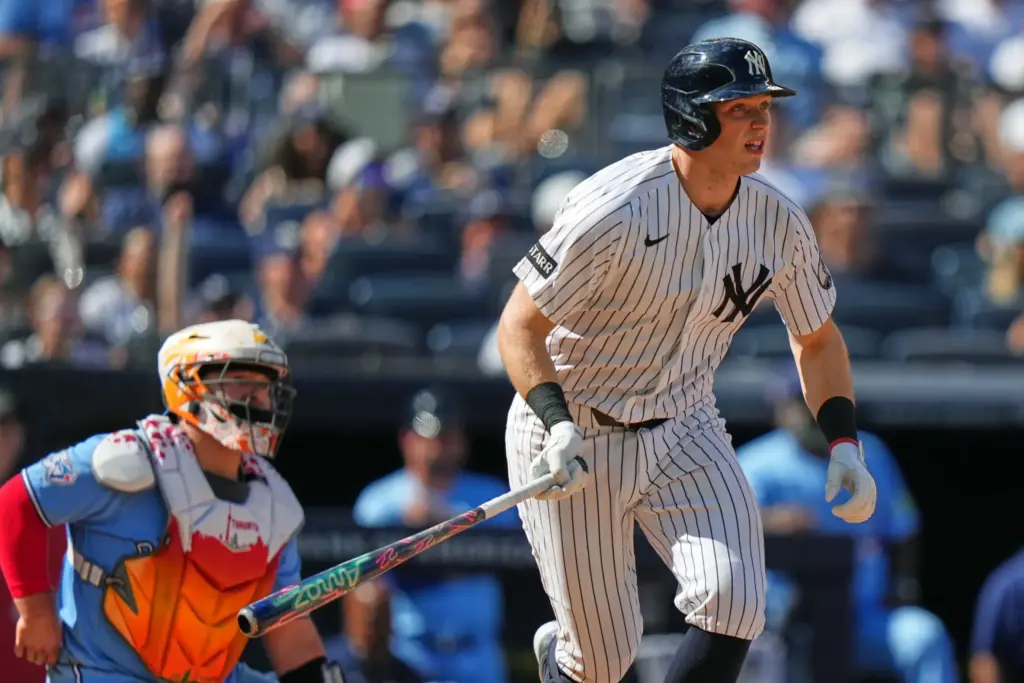 Ben Rice produce dos carreras en triunfo de Yankees sobre Azulejos 3 En la foto, Ben Rice dispara hit con las bases llenas